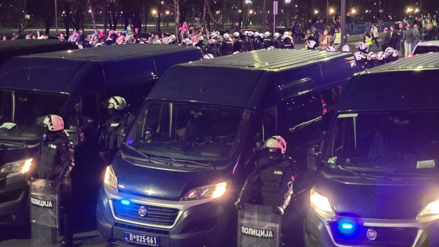 Kordon policije na Brankovom mostu (FOTO) 2