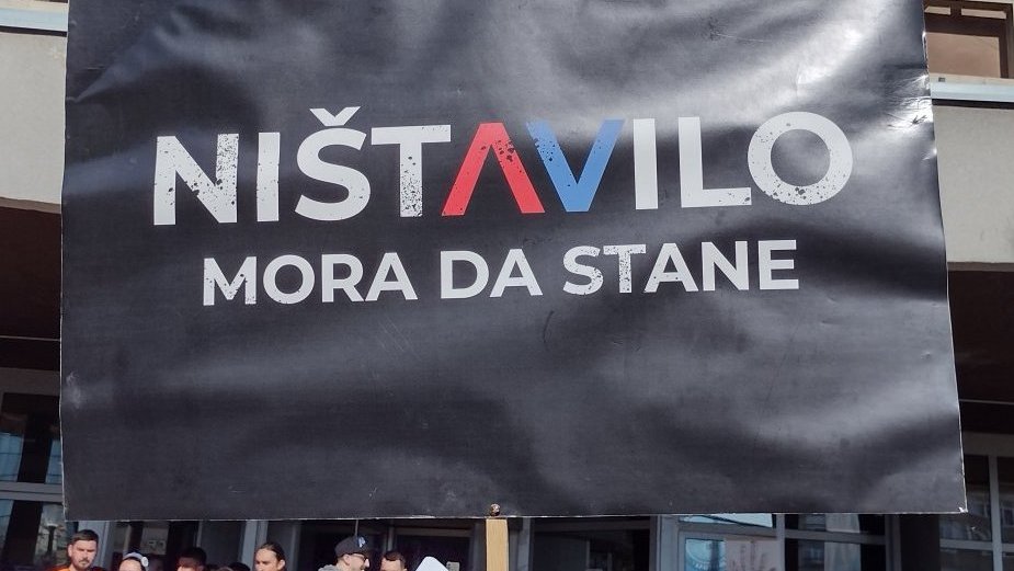 Naprednjaci još čekaju da im Vučić saopšti instrukcije za subotu 4 Naprednjaci još čekaju da im Vučić saopšti instrukcije za subotu 4