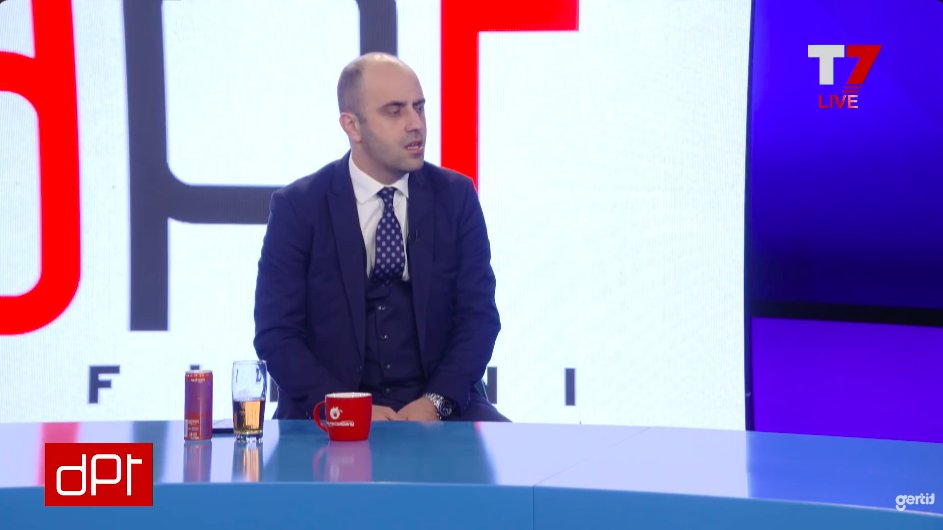 "Olovku kojom je Kenija potpisala priznanje Kosova pokloniću ocu, borcu OVK" 1