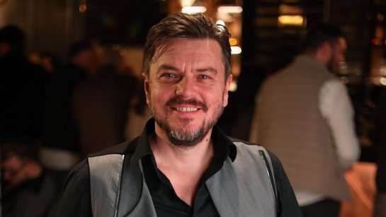 Za Dan žena Boris Režak poklanja pesmu "Ljubi me" 1