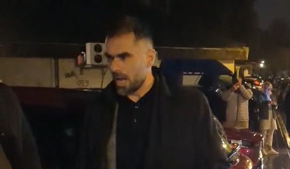 Gradonačelnik Novog Sada imao "bliski" susret sa stanovnicima Limana: Nakon pištaljki i vuvuzela, sastanak naprednjaka u mesnoj zajednici prekinut 1