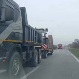 Poljoprivrednici: Javljaju nam da vladajuća partija organizuje prevoz traktora za blokadu prilaza Beogradu 15. marta 1