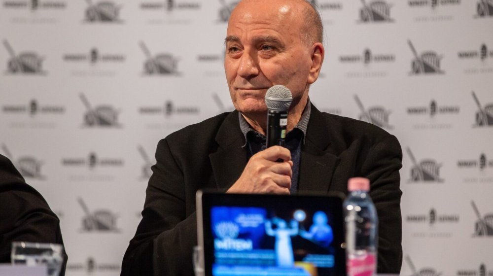 "Može li pozorište da odgovori na poziv upomoć u svetu totalitarnih sistema kontrole i represije?": Poruka za Svetski dan pozorišta grčkog umetnika Teodorosa Terzopulosa 1