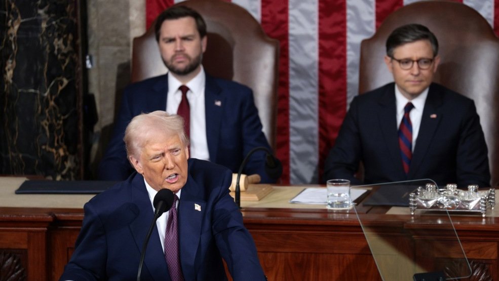 Tramp poručio u Kongresu da se Amerika vratila, u govoru pomenuo i Srbiju (VIDEO) 2 Tramp poručio u Kongresu da se Amerika vratila, u govoru pomenuo i Srbiju (VIDEO) 2