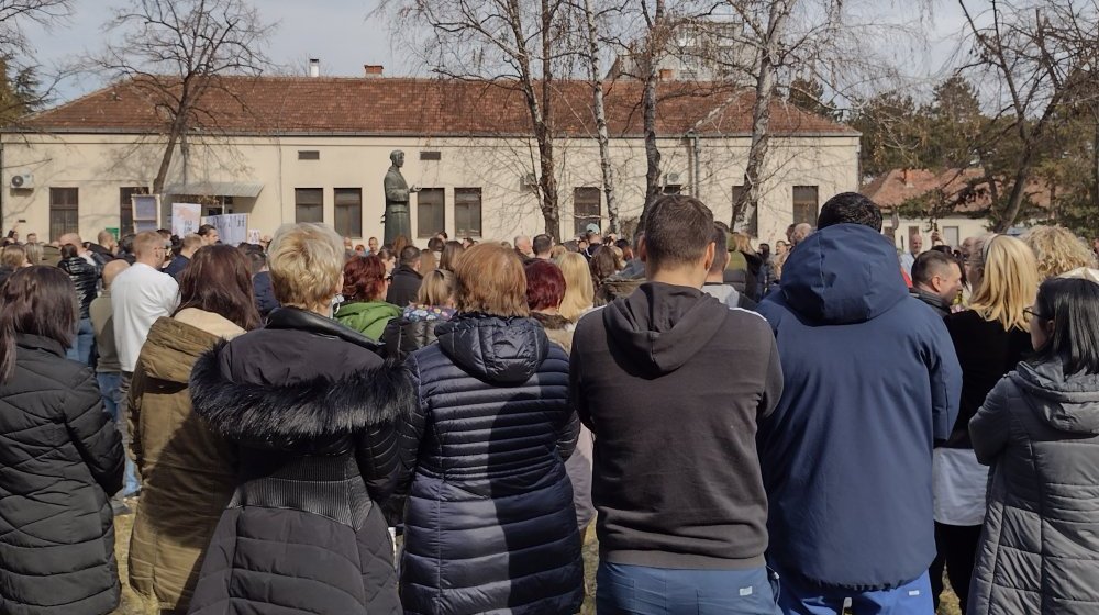 Petnaestominutna ćutnja u Kliničkom centru Kragujevac kao podrška sutrašnjem generalnom štrajku 1