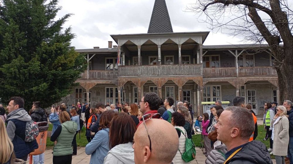 Nije prvoaprilska šala, vreme je da se uozbiljimo: Zborovi građana „buknuli” po čitavom Kragujevcu (FOTO) 1