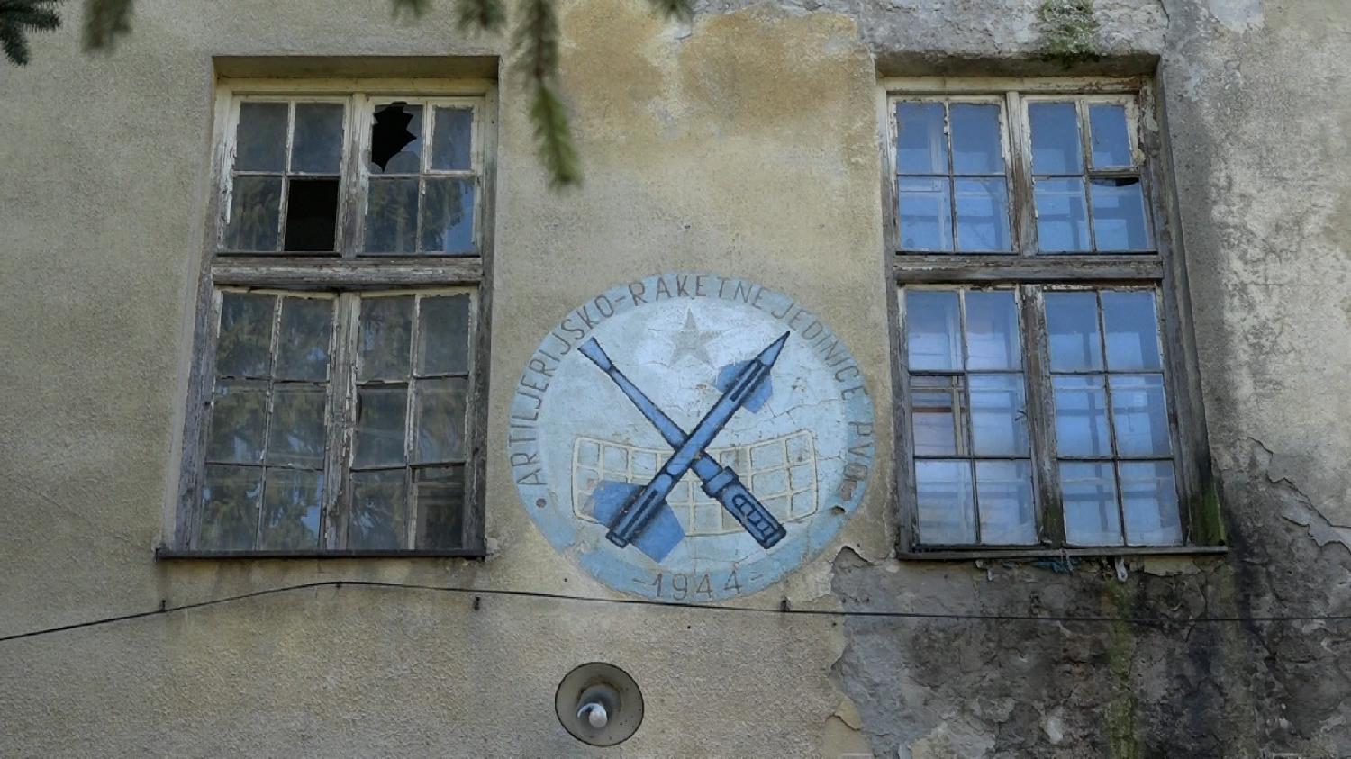 Protest građana ispred bivše kasarne "Jakub Kuburović" u Zemunu, protive se izgradnji poslovno - stambenog kompleksa (FOTO) 4