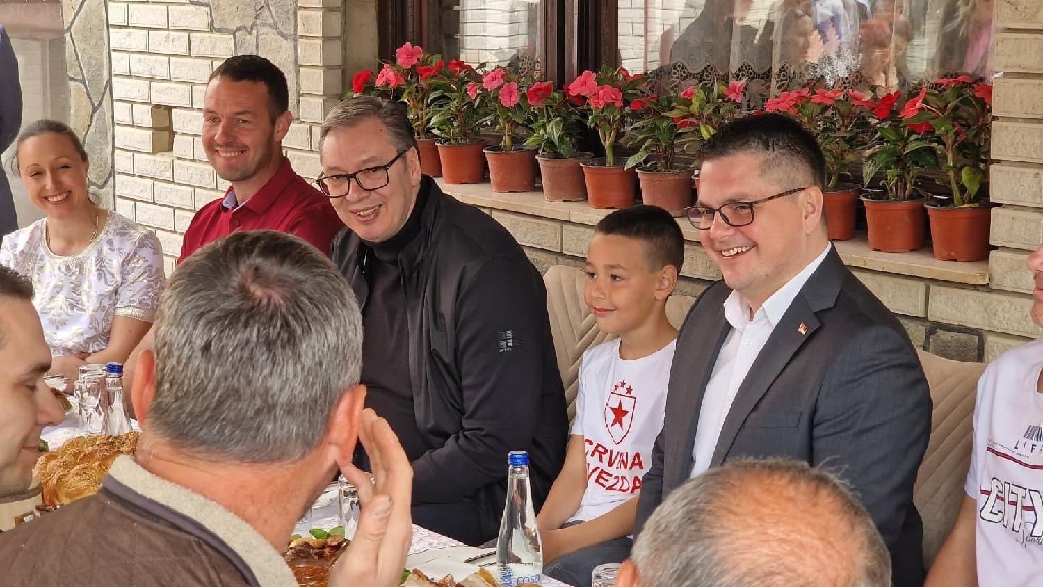 Incidenti u Čačku, upad u zgradu opštine, 12 sati 'odmeravanja' u Beogradu 6 vučić u lebanu