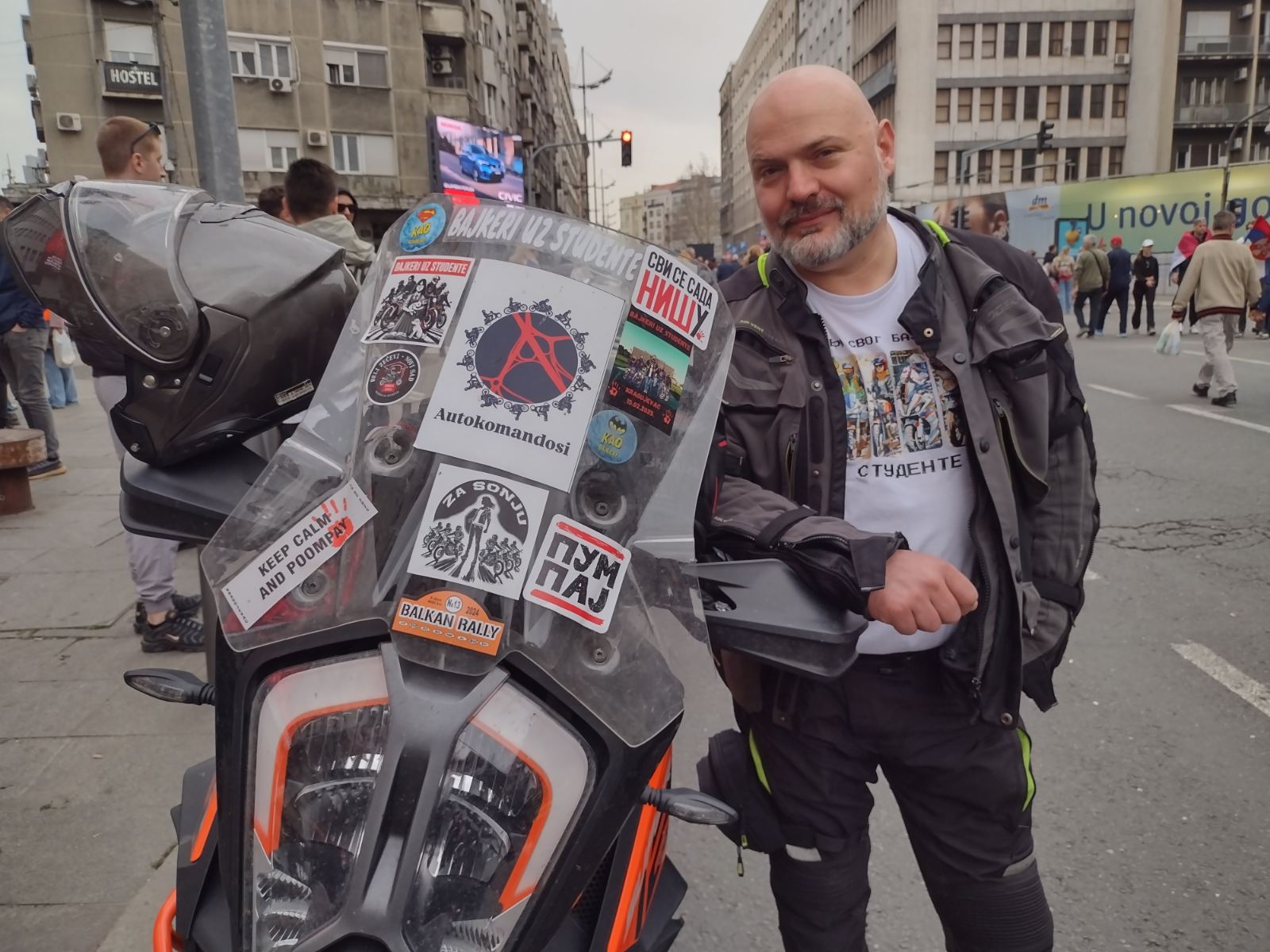 Slike velikog protesta u Beogradu: Borbeno radovanje (VIDEO/FOTO) 3