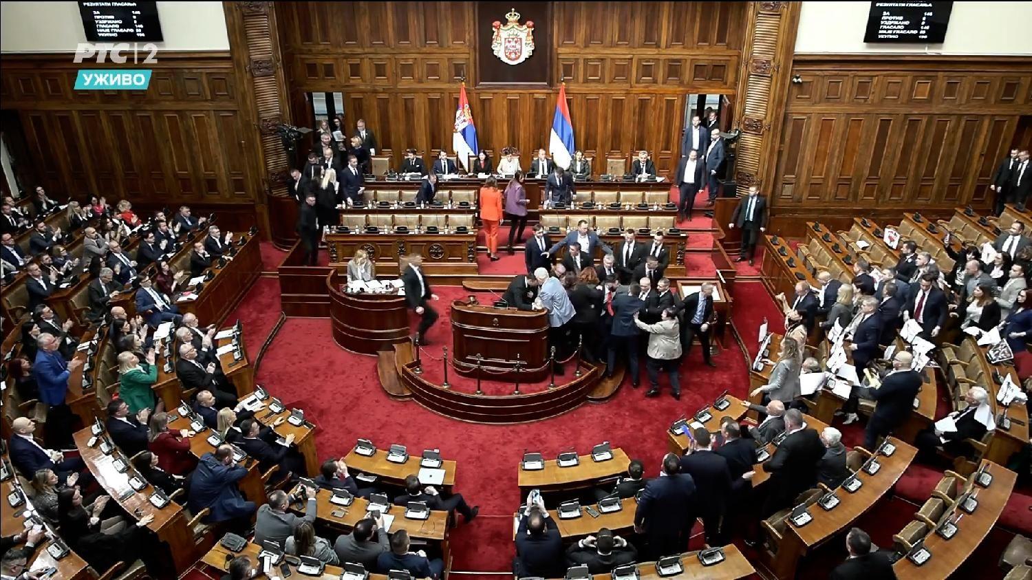 Sednica Skupština Srbije bez opozicije, jače obezbeđenje posle nereda 1 Poslanici u Skupštini