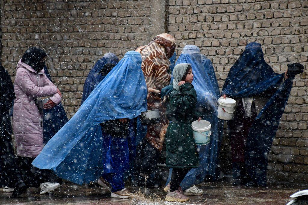 Međunarodni dan žena: Četiri podatka o ženama u politici koji otvaraju oči 2 Grupa žena u Avganistanu hoda