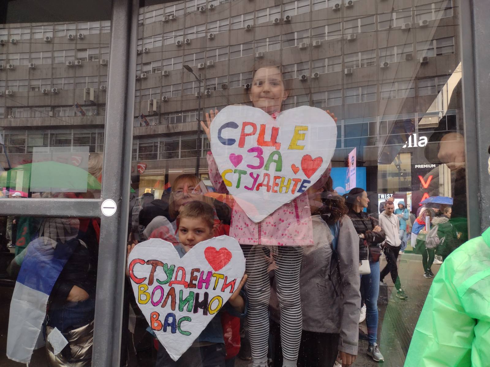 Slike velikog protesta u Beogradu: Borbeno radovanje (VIDEO/FOTO) 5