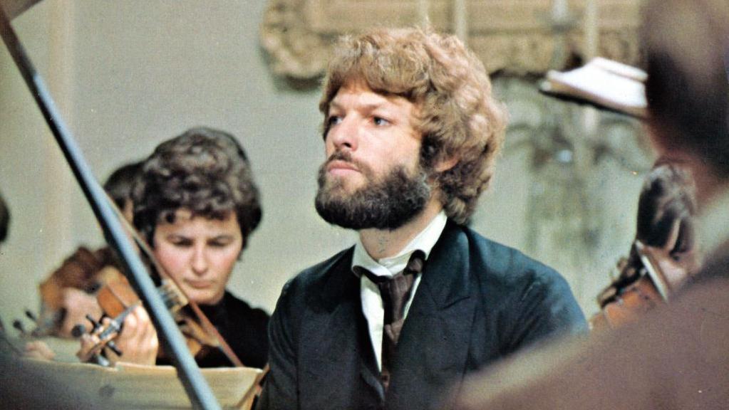 Ričard Čemberlen kao Petar Iljič Čajkovski u Ljubiteljima muzike Kena Rasela