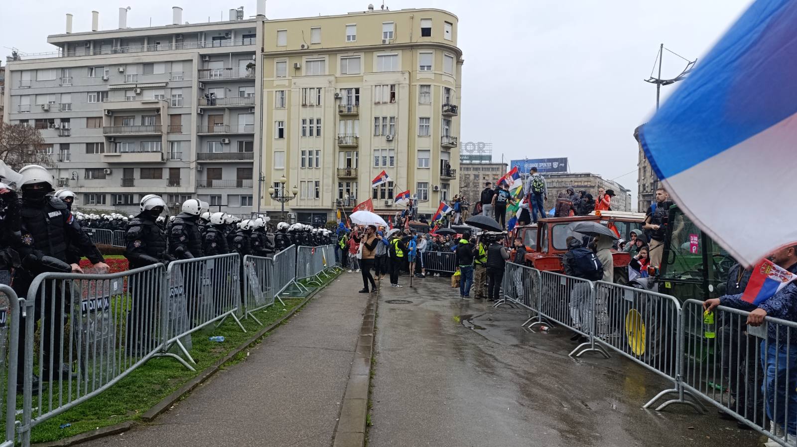 Slike velikog protesta u Beogradu: Borbeno radovanje (VIDEO/FOTO) 6