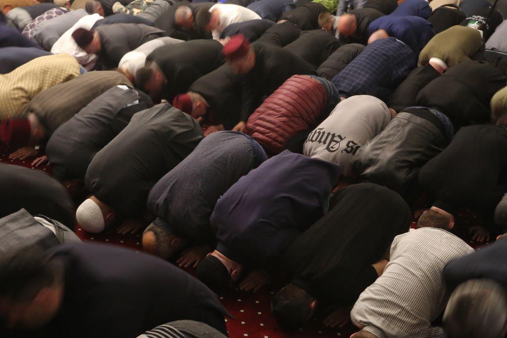 Islam: Jutarnjom molitvom obeležen početak ramazanskog Bajrama u Novom Pazaru 2 obeležavanje početka Bajrama