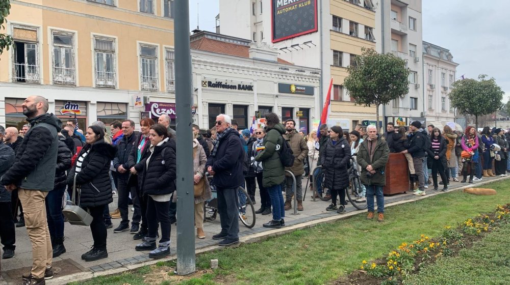 U Niškim kafićima "protestna" atmosfera 1