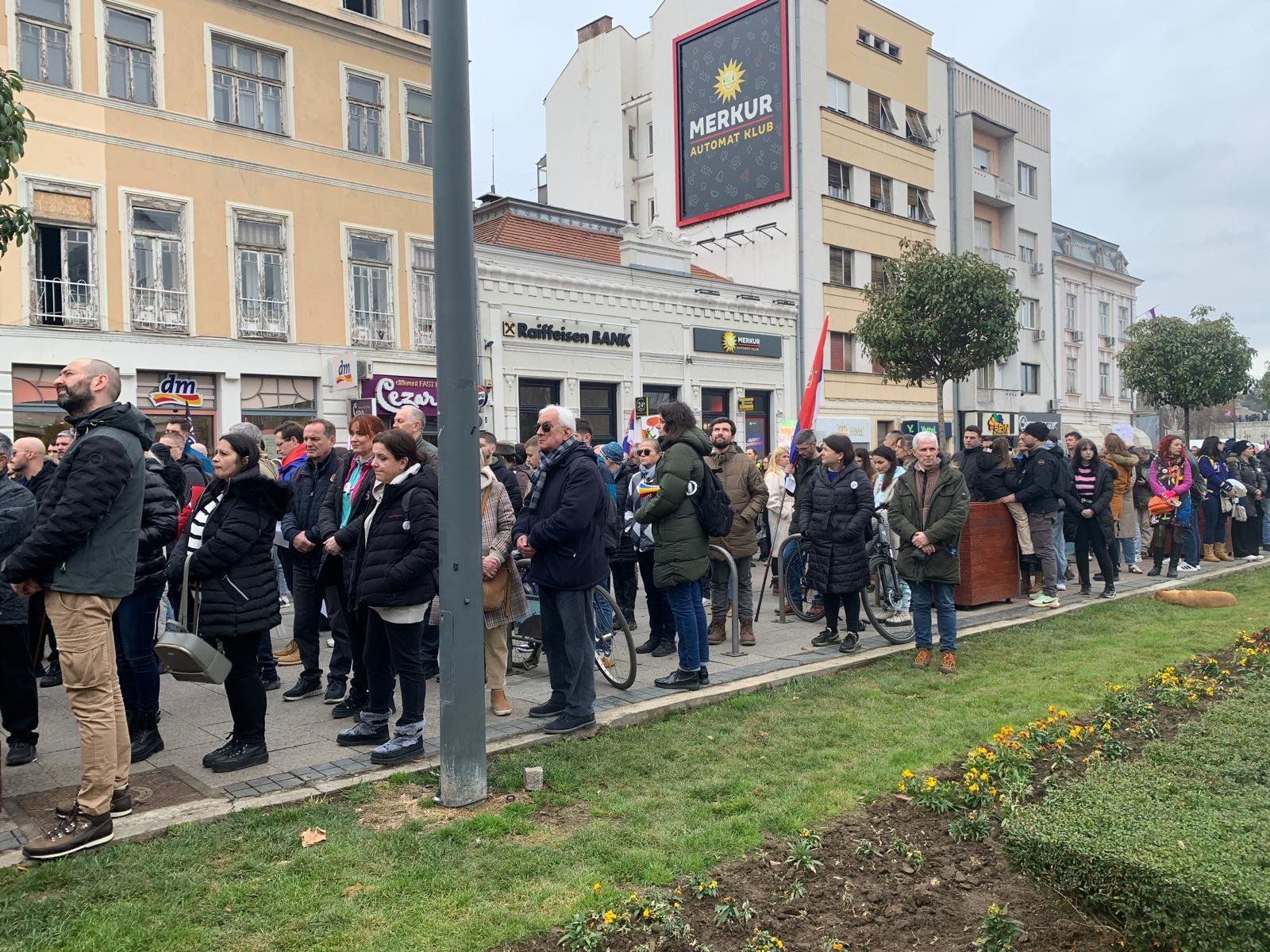 'Gde se maješ': Niš utihnuo na 15 minuta za žrtve u Novom Sadu 3 Protest u Nišu