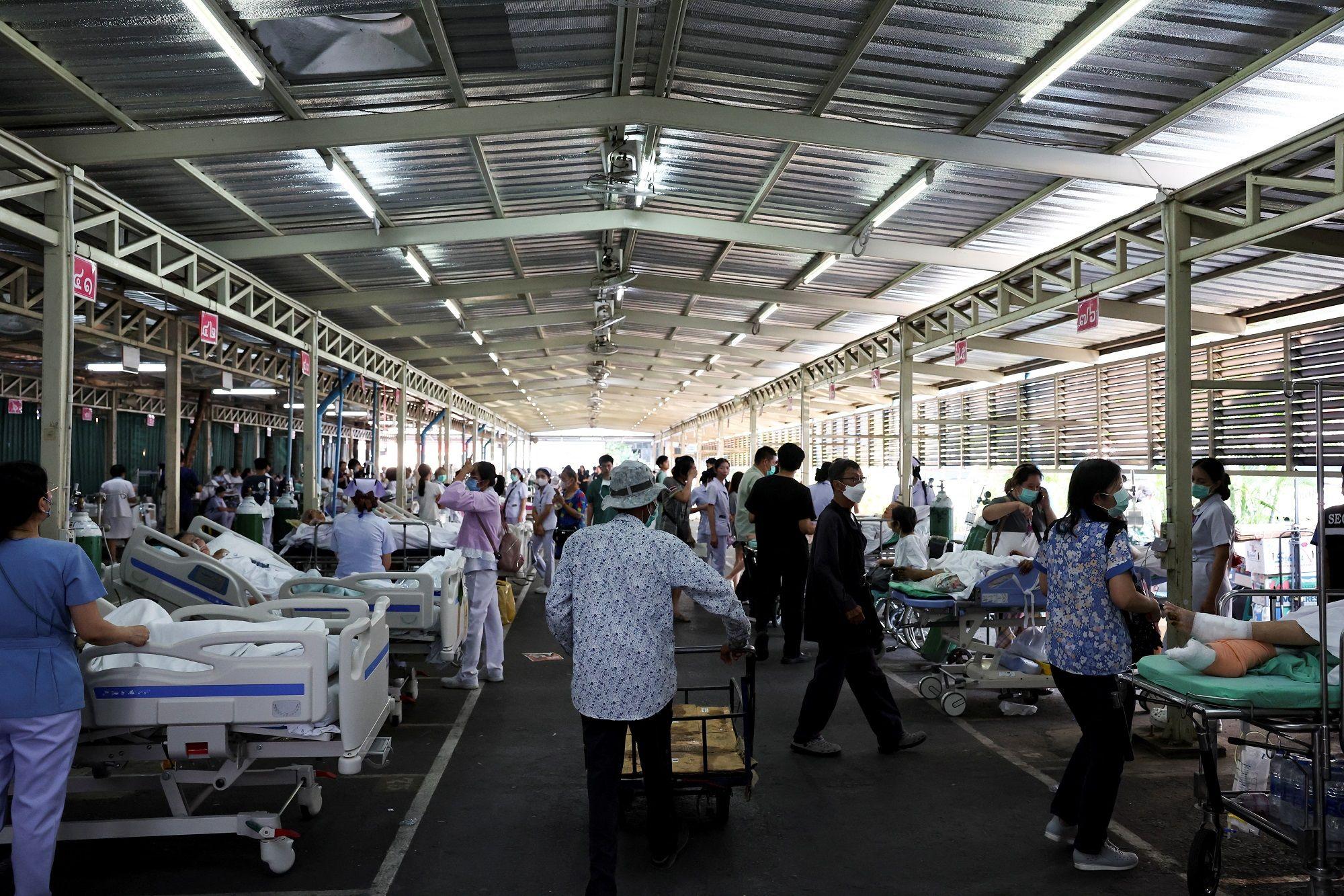 Razoran zemljotres od 7,7 Rihtera pogodio Mjanmar, traga se za nestalima 10 Ljudi leže u privremenoj bolnici na krevetima