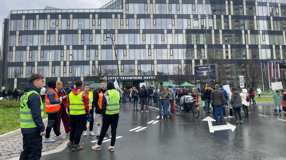 Profesori blokirali turbo kružni tok u Novom Sadu: "Uredba Vlade je suluda, neka je povuku kako su je i doneli" 1