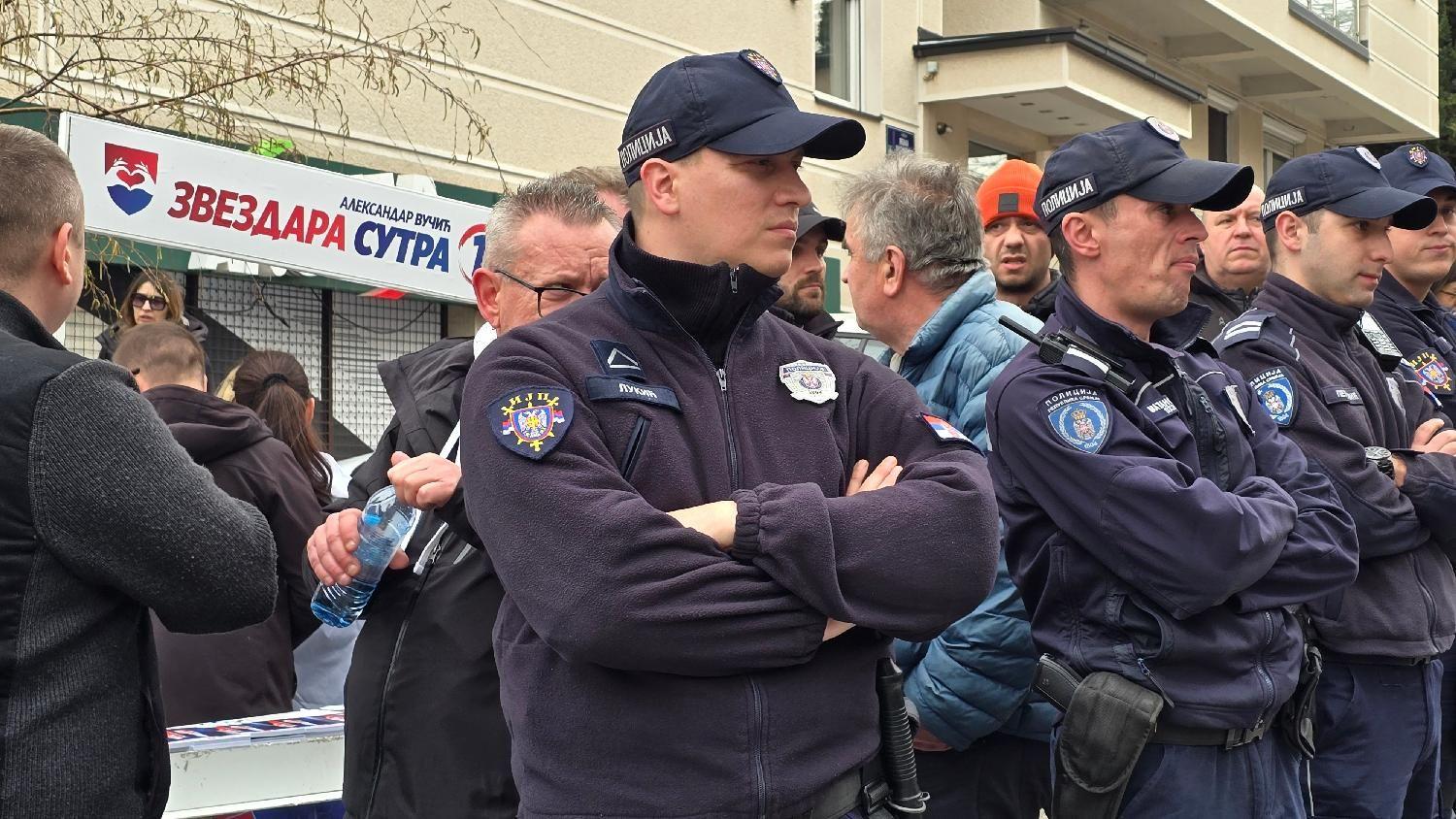 Incidenti u Čačku, upad u zgradu opštine, 12 sati 'odmeravanja' u Beogradu 2 protest, zvezdara, incidenti na zvezdari