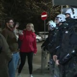(VIDEO) Građani se okupili ispred niške policije: Ne zna se zašto je priveden student Mateja Nikolić, ne dozvoljava se ulazak advokata 5