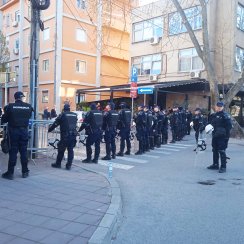 Blokada centralnih ulica, metalne ograde i kordoni policije u Nišu: Na partijski sastanak SNS ipak nisu došli najviši funkcioneri- "iz bezbednosnih razloga" 7