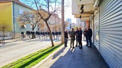 Blokada centralnih ulica, metalne ograde i kordoni policije u Nišu: Na partijski sastanak SNS ipak nisu došli najviši funkcioneri- "iz bezbednosnih razloga" 6