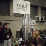 Kotlići, palačinke ili hleb sa mašću i paprikom, samo ne sendviči: Šta se sve kuvalo za goste protesta u Nišu? 4