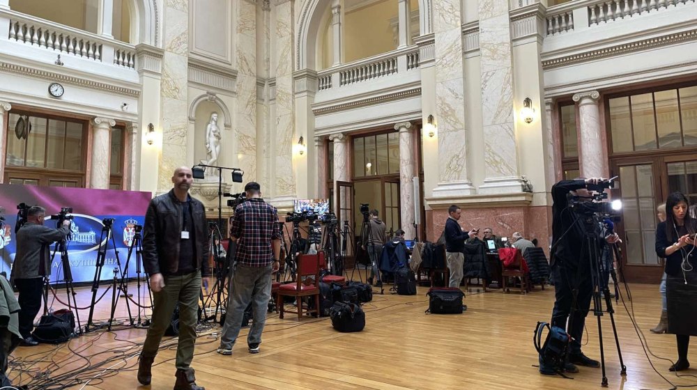 Opozicija se još ne obraća medijima: U sali ometa sednicu 1