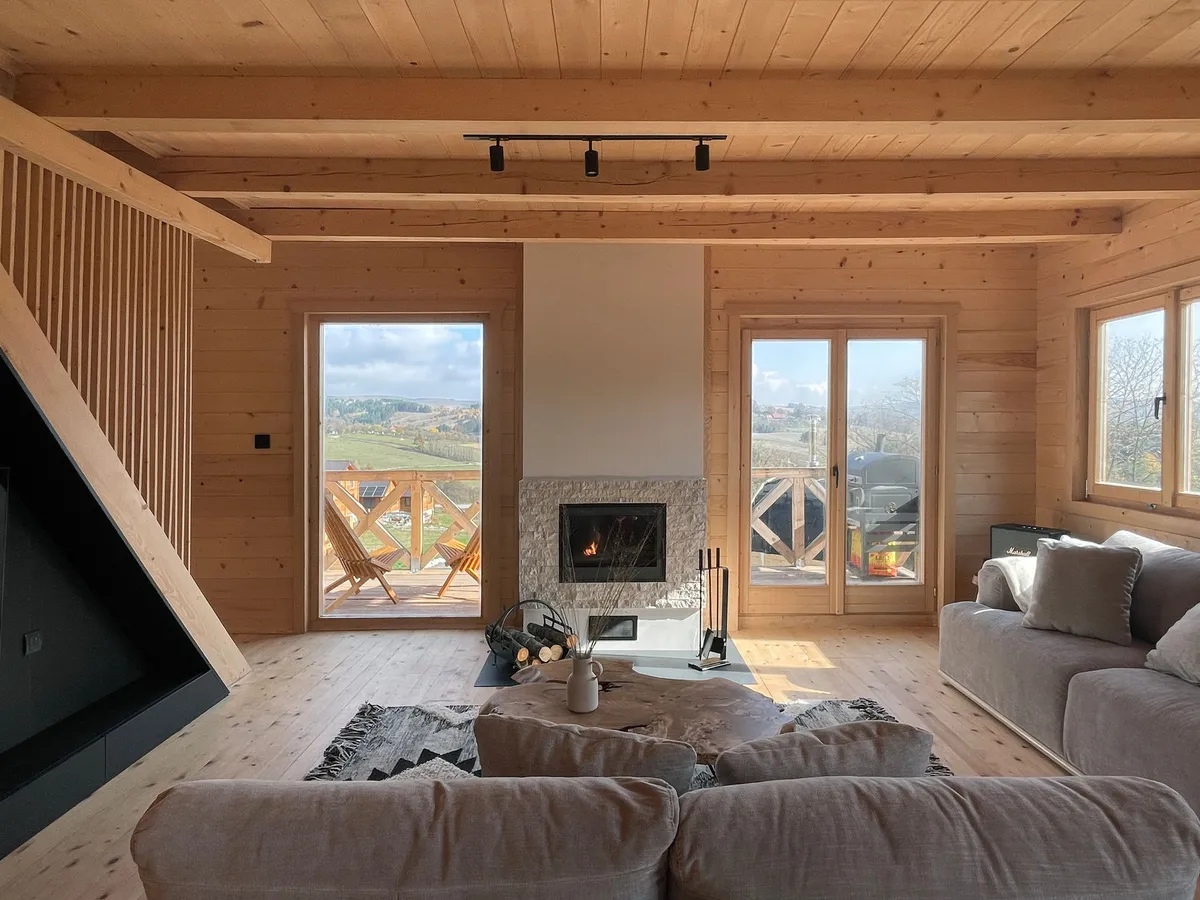 Ako je ušuškana planinska kuća vaš san, ova brvnara na Divčibarama može vam poslužiti kao odlična inspiracija 1