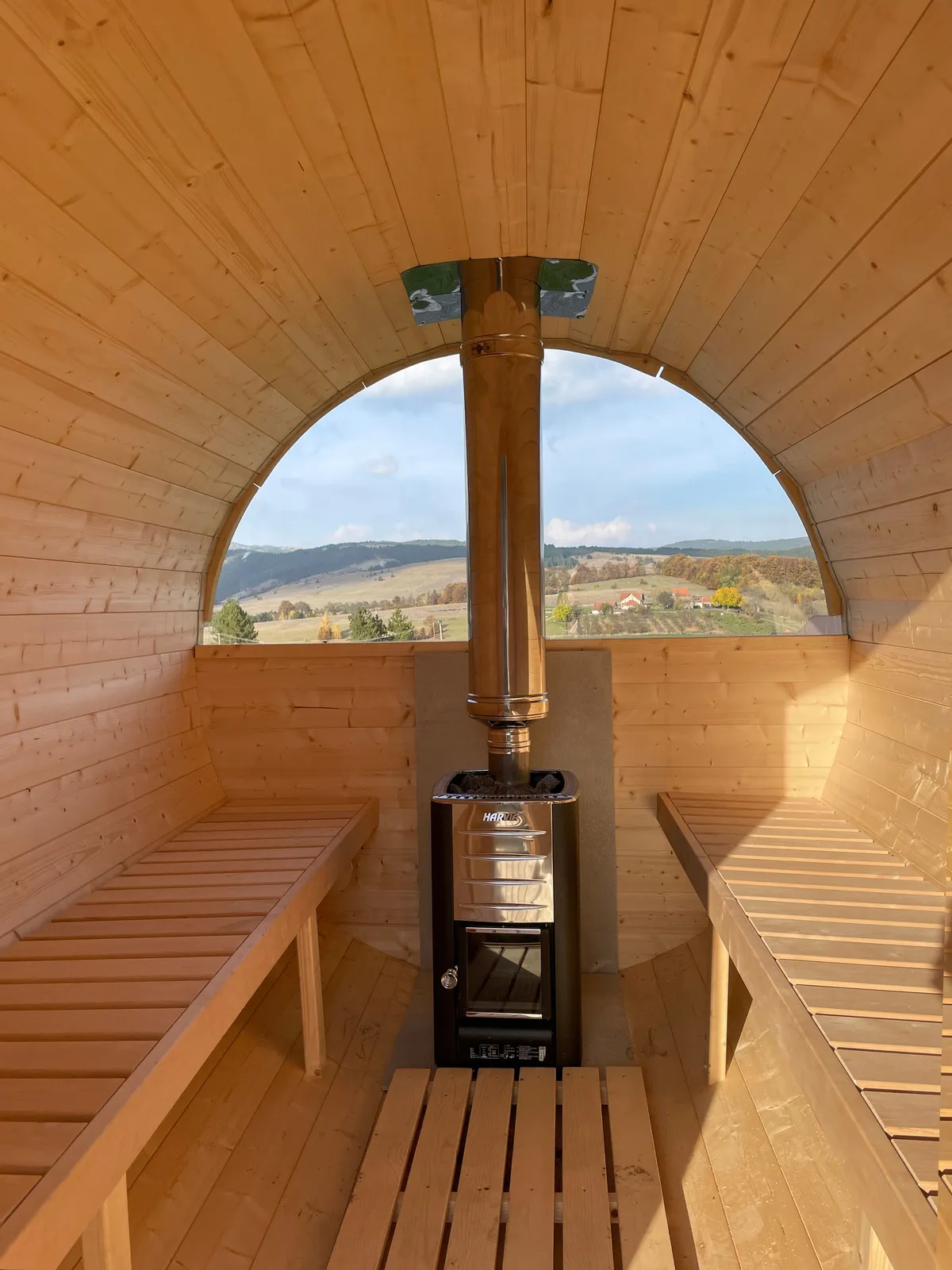 Ako je ušuškana planinska kuća vaš san, ova brvnara na Divčibarama može vam poslužiti kao odlična inspiracija 5