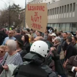 Skandiranje i blokada u Leskovcu, Vučić u Narodnom pozorištu sa građanima 7