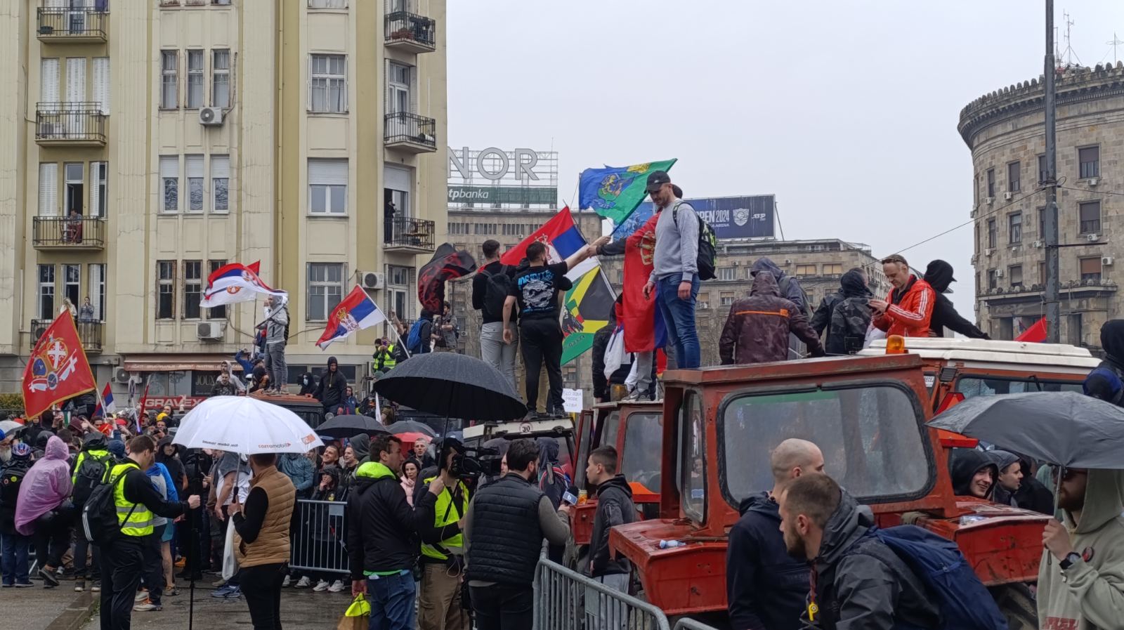 Slike velikog protesta u Beogradu: Borbeno radovanje (VIDEO/FOTO) 7