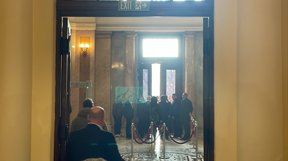 Skupština pojačava obezbeđenje: Stigli policajci u civilu 1