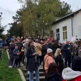 Direktor OŠ “Ljuba Nenadović” podneo ostavku, roditelji protestuju ispred škole zbog nastavnika istorije iz "Ćacilenda" 2