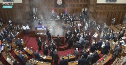 ponovodim Kako izgleda novi haos u Skupštini Srbije: Beli poslanici i ministri (FOTO/VIDEO) 2