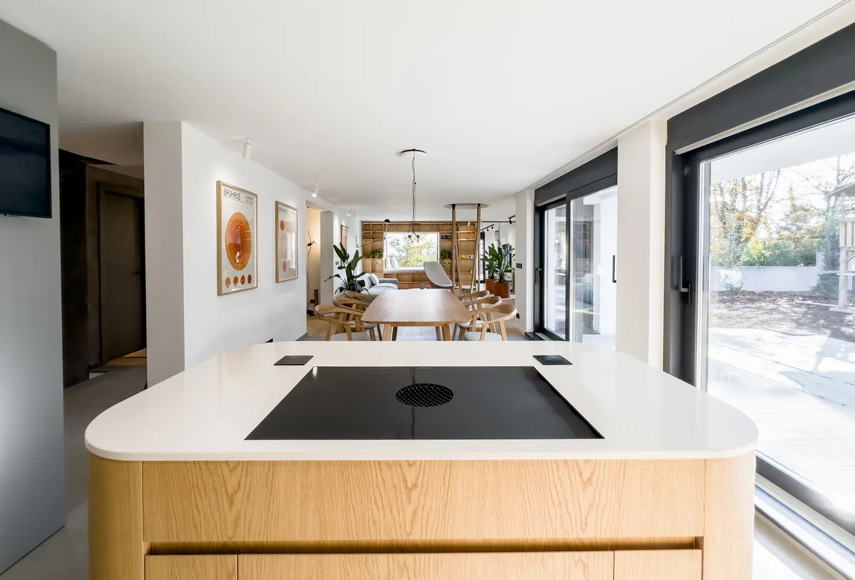 Ova tradicionalna kuća u Nemačkoj potpuno je transformisana: Sada predstavlja moderan i fleksibilan dom po meri savremene porodice 4