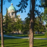 Pionirski park: Dvorska bašta je do 1944. godine bila opasana visokim zidom 9