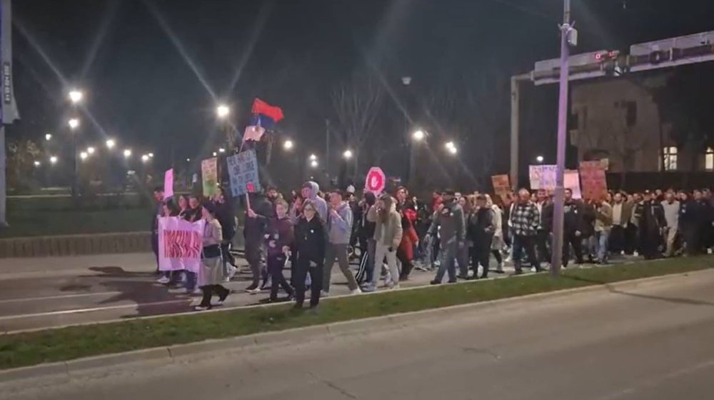 Demonstranti u Kraljevu šetali u znak podrške prosvetnim radnicima i studentima