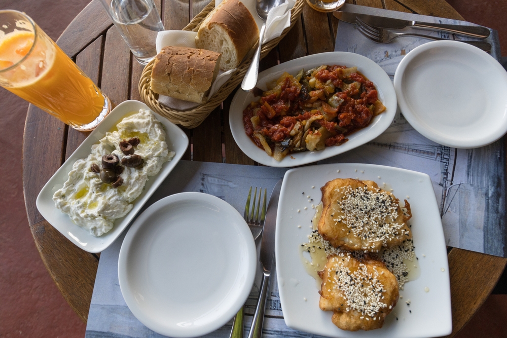 Grčko ostrvo na kome ljudi žive daleko duže i zdravije od proseka: Evo u čemu je tajna njihove dugovečnosti 3 Grčko ostrvo na kome ljudi žive daleko duže i zdravije od proseka: Evo u čemu je tajna njihove dugovečnosti 2