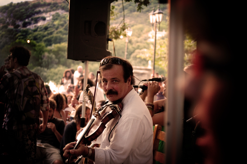 Grčko ostrvo na kome ljudi žive daleko duže i zdravije od proseka: Evo u čemu je tajna njihove dugovečnosti 2 Grčko ostrvo na kome ljudi žive daleko duže i zdravije od proseka: Evo u čemu je tajna njihove dugovečnosti 1