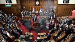 skupština srbije haos, neredi u skupštini, šok bombe Završena sednica Skupštine, Ana Brnabić pozvala poslanike većine da očiste salu, pošto policija izvrši uviđaj (FOTO/VIDEO) 26