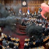 Kako je pogođena poslanica SNS tokom haosa u Skupštini? (VIDEO) 6