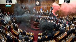 skupština srbije haos, neredi u skupštini, šok bombe Završena sednica Skupštine, Ana Brnabić pozvala poslanike većine da očiste salu, pošto policija izvrši uviđaj (FOTO/VIDEO) 25