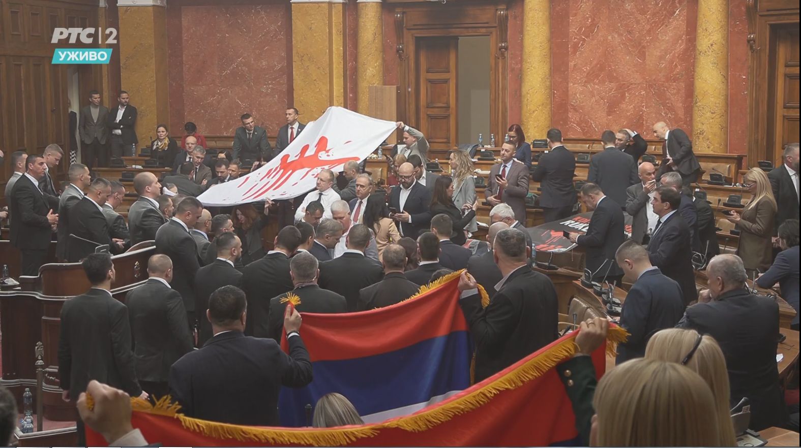 Kako izgleda novi haos u Skupštini Srbije: Beli poslanici i ministri (FOTO/VIDEO) 2 Kako izgleda novi haos u Skupštini Srbije: Beli poslanici i ministri (FOTO/VIDEO) 10