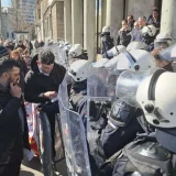 Studenti u Novom Sadu blokiraju zgradu Skupštine grada: Miran Pogačar pušten na slobodu, sednica završena (VIDEO, FOTO) 9