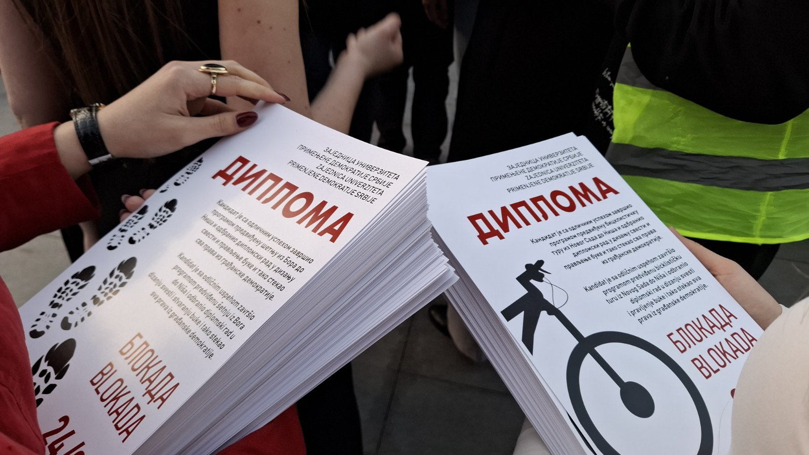 U Novom Sadu priređen doček za studente koji su išli do Niša (FOTO, VIDEO) 2 U Novom Sadu priređen doček za studente koji su išli do Niša (FOTO, VIDEO) 1