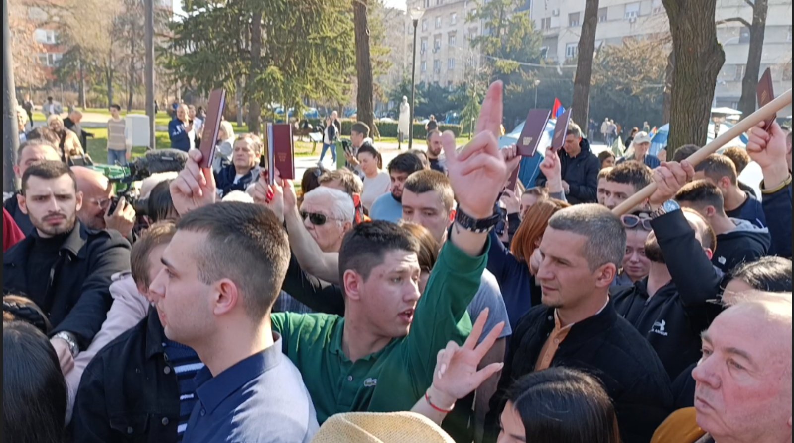 "Ne voli da je ćaci": Ko je "kamper" student Miloš Pavlović, za Vučića već sad dobar političar? 2 "Ne voli da je ćaci": Ko je "kamper" student Miloš Pavlović, za Vučića već sad dobar političar? 2