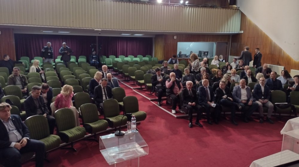 U kragujevačkoj skupštini negodovanje opozicije zbog Kunove slike s motivima iz NOB-a 1