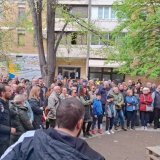 Kolone Novosađana slivaju se sa zborova građana u univerzitetski kampus 6